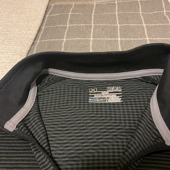 Men’s Medium Under Armour Quarter Zip - Black & Gray Stripes - Picture 3 of 3